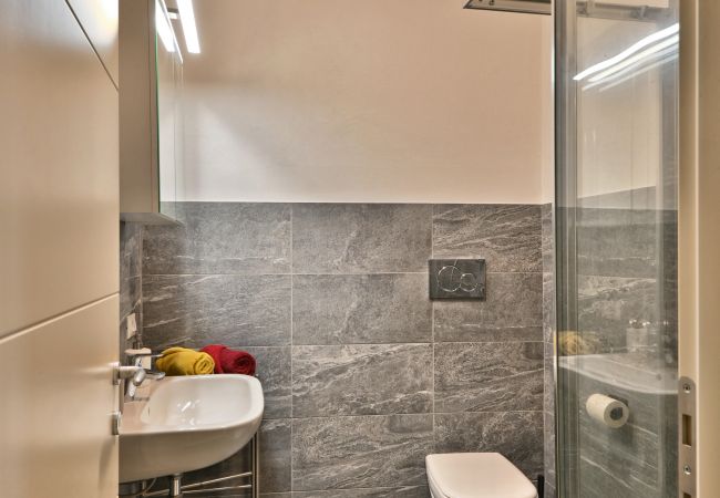 Appartamento a Gargnano - Casa Greta by Theater Home - nel centro storico di Muslone Appartamento a Gargnano - Casa Greta by Theater Home - nel centro storico di Muslone