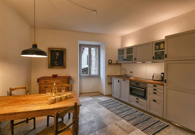 Appartamento a Gargnano - Casa Greta by Theater Home - nel centro storico di Muslone Appartamento a Gargnano - Casa Greta by Theater Home - nel centro storico di Muslone