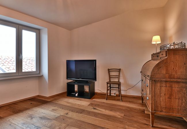 Appartamento a Gargnano - Casa Greta by Theater Home - nel centro storico di Muslone Appartamento a Gargnano - Casa Greta by Theater Home - nel centro storico di Muslone
