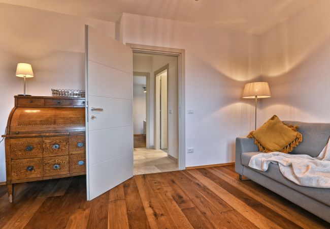 Appartamento a Gargnano - Casa Greta by Theater Home - nel centro storico di Muslone Appartamento a Gargnano - Casa Greta by Theater Home - nel centro storico di Muslone