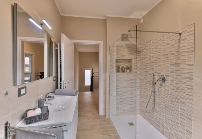 Appartamento a Tignale - Appartamento Stella by Theater Home - con ampio terrazzo e parziale vista lago Appartamento a Tignale - Appartamento Stella by Theater Home - con ampio terrazzo e parziale vista lago