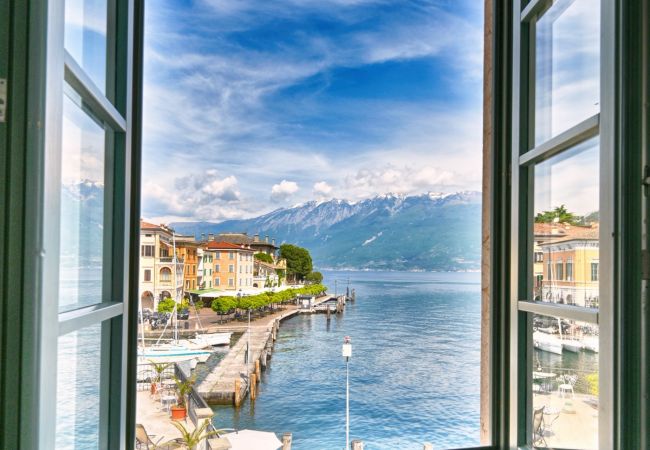 Appartamento a Gargnano - Panorama al Porto by Theater Home - al porto di Gargnano con stupenda vista lago Appartamento a Gargnano - Panorama al Porto by Theater Home - al porto di Gargnano con stupenda vista lago