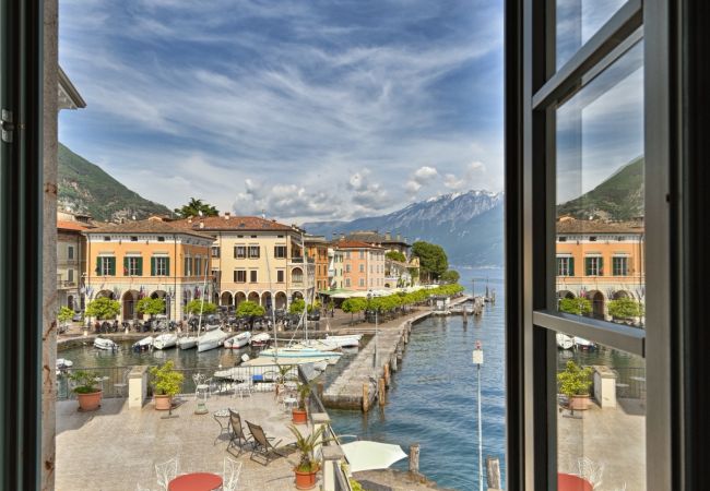 Appartamento a Gargnano - Panorama al Porto by Theater Home - al porto di Gargnano con stupenda vista lago Appartamento a Gargnano - Panorama al Porto by Theater Home - al porto di Gargnano con stupenda vista lago
