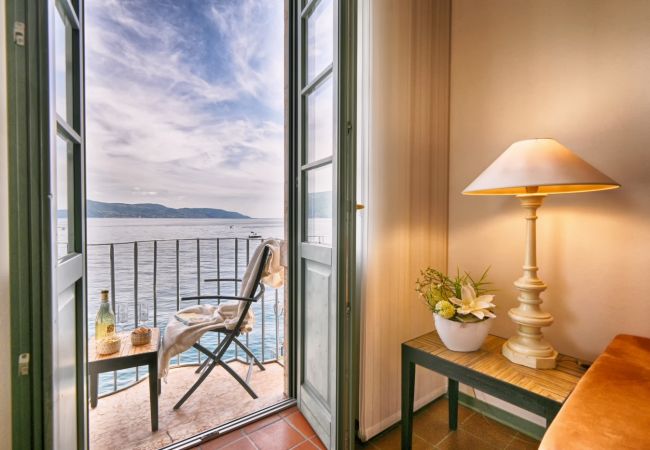 Appartamento a Gargnano - Panorama al Porto by Theater Home - al porto di Gargnano con stupenda vista lago Appartamento a Gargnano - Panorama al Porto by Theater Home - al porto di Gargnano con stupenda vista lago