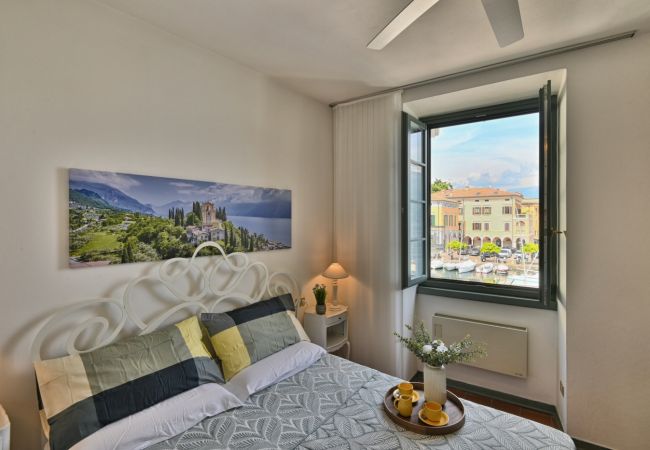 Appartamento a Gargnano - Panorama al Porto by Theater Home - al porto di Gargnano con stupenda vista lago Appartamento a Gargnano - Panorama al Porto by Theater Home - al porto di Gargnano con stupenda vista lago