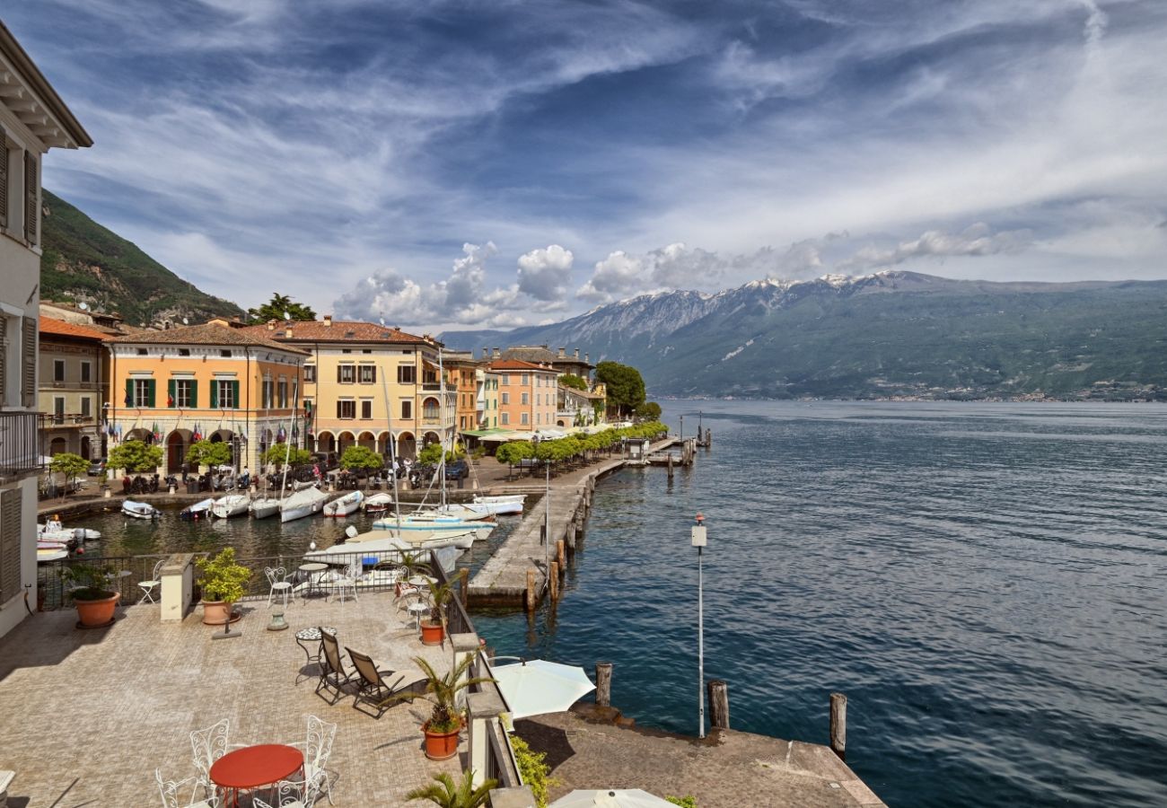 Appartamento a Gargnano - Panorama al Porto by Theater Home - al porto di Gargnano con stupenda vista lago Appartamento a Gargnano - Panorama al Porto by Theater Home - al porto di Gargnano con stupenda vista lago