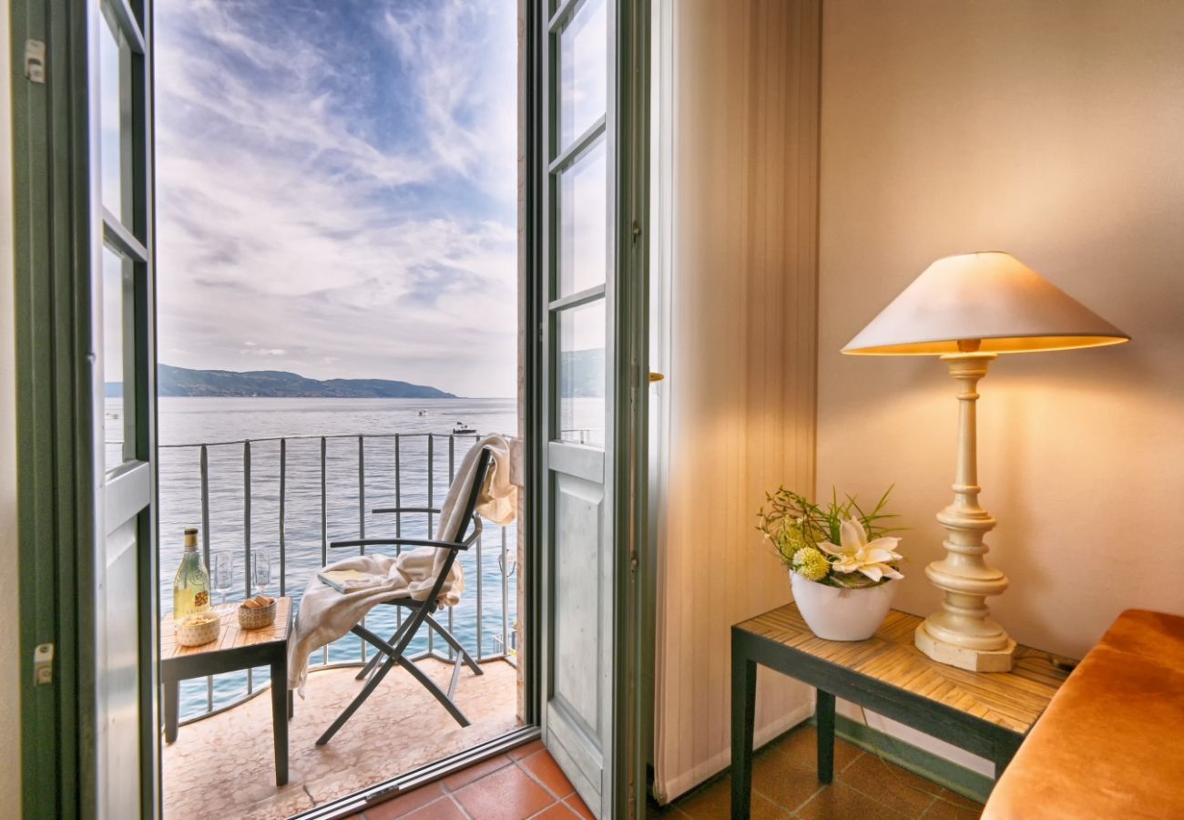 Appartamento a Gargnano - Panorama al Porto by Theater Home - al porto di Gargnano con stupenda vista lago Appartamento a Gargnano - Panorama al Porto by Theater Home - al porto di Gargnano con stupenda vista lago