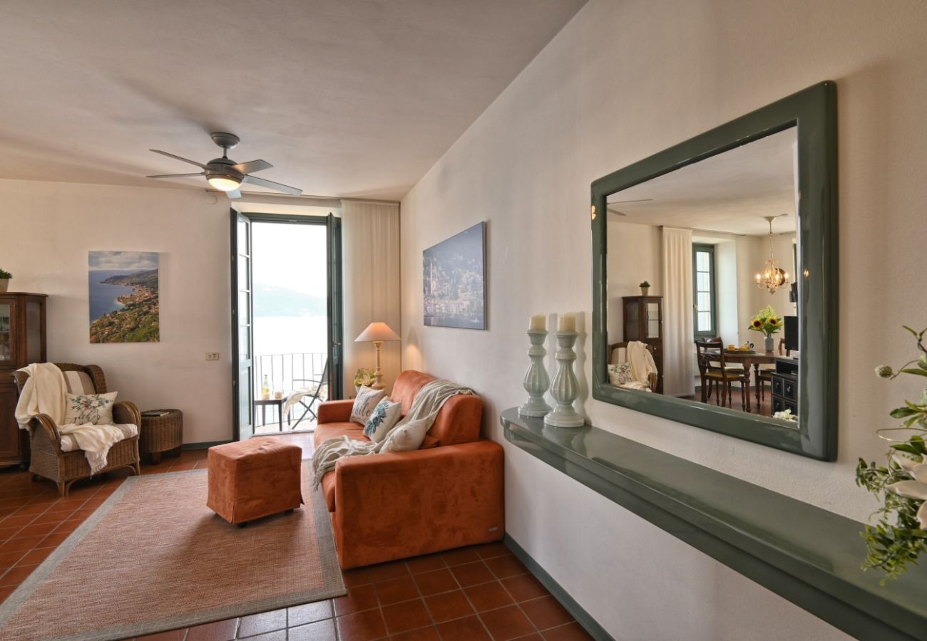 Appartamento a Gargnano - Panorama al Porto by Theater Home - al porto di Gargnano con stupenda vista lago Appartamento a Gargnano - Panorama al Porto by Theater Home - al porto di Gargnano con stupenda vista lago