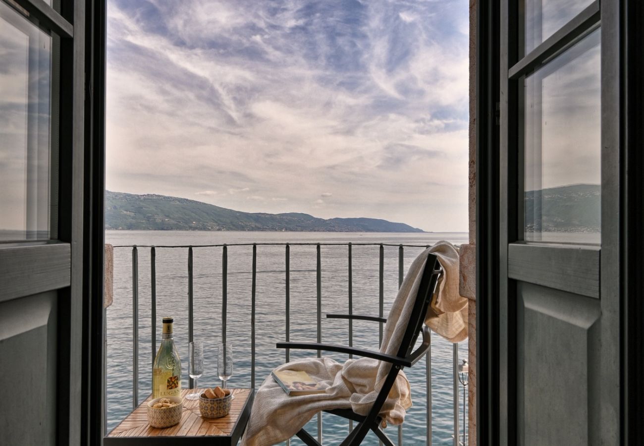 Appartamento a Gargnano - Panorama al Porto by Theater Home - al porto di Gargnano con stupenda vista lago Appartamento a Gargnano - Panorama al Porto by Theater Home - al porto di Gargnano con stupenda vista lago
