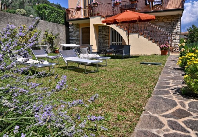 Appartamento a Tignale - Il Girasole by Theater Home - vicino al centro con ampio giardino Appartamento a Tignale - Il Girasole by Theater Home - vicino al centro con ampio giardino