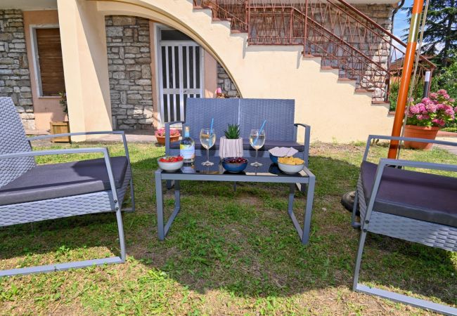 Appartamento a Tignale - Il Girasole by Theater Home - vicino al centro con ampio giardino Appartamento a Tignale - Il Girasole by Theater Home - vicino al centro con ampio giardino