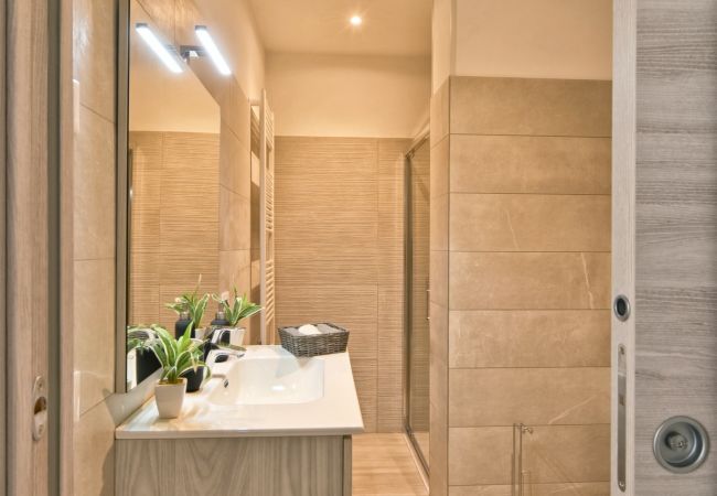 Appartamento a Tignale - Il Girasole by Theater Home - vicino al centro con ampio giardino Appartamento a Tignale - Il Girasole by Theater Home - vicino al centro con ampio giardino