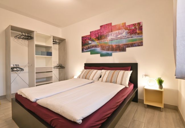 Appartamento a Tignale - Il Girasole by Theater Home - vicino al centro con ampio giardino Appartamento a Tignale - Il Girasole by Theater Home - vicino al centro con ampio giardino