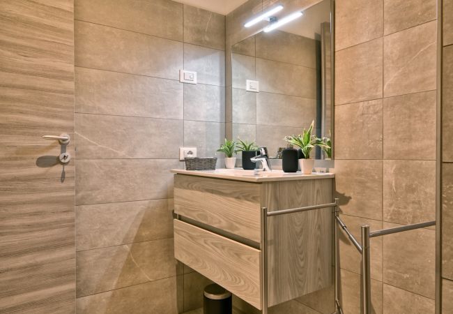 Appartamento a Tignale - Il Girasole by Theater Home - vicino al centro con ampio giardino Appartamento a Tignale - Il Girasole by Theater Home - vicino al centro con ampio giardino