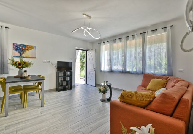 Appartamento a Tignale - Il Girasole by Theater Home - vicino al centro con ampio giardino Appartamento a Tignale - Il Girasole by Theater Home - vicino al centro con ampio giardino