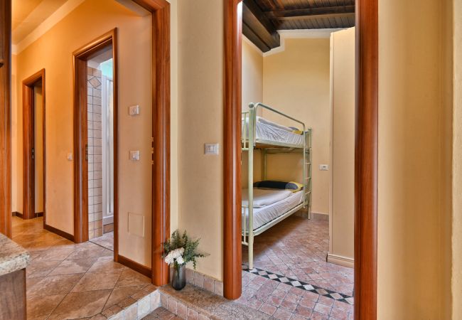 Appartamento a Tignale - Appartamento 17 by Theater Home - immerso nella natura e con piscina Appartamento a Tignale - Appartamento 17 by Theater Home - immerso nella natura e con piscina