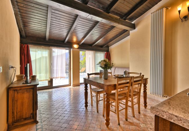 Appartamento a Tignale - Appartamento 17 by Theater Home - immerso nella natura e con piscina Appartamento a Tignale - Appartamento 17 by Theater Home - immerso nella natura e con piscina