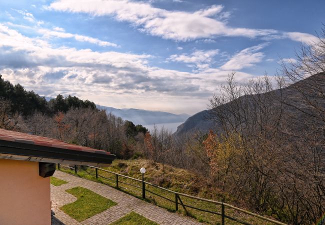 Appartamento a Tignale - Appartamento 17 by Theater Home - immerso nella natura e con piscina Appartamento a Tignale - Appartamento 17 by Theater Home - immerso nella natura e con piscina