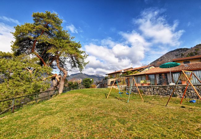 Appartamento a Tignale - Appartamento 17 by Theater Home - immerso nella natura e con piscina Appartamento a Tignale - Appartamento 17 by Theater Home - immerso nella natura e con piscina