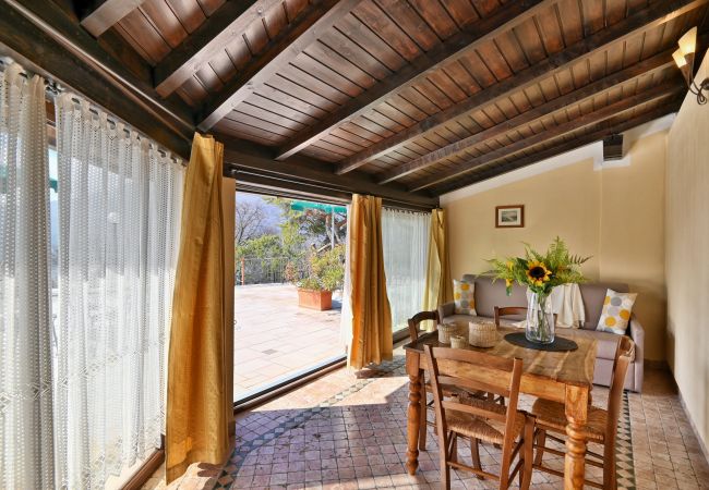 Appartamento a Tignale - Appartamento 18 by Theater Home - immerso nella natura e con piscina Appartamento a Tignale - Appartamento 18 by Theater Home - immerso nella natura e con piscina
