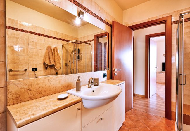 Appartamento a Tignale - La Terrazza sul Lago by Theater Home - con stupenda vista lago Appartamento a Tignale - La Terrazza sul Lago by Theater Home - con stupenda vista lago