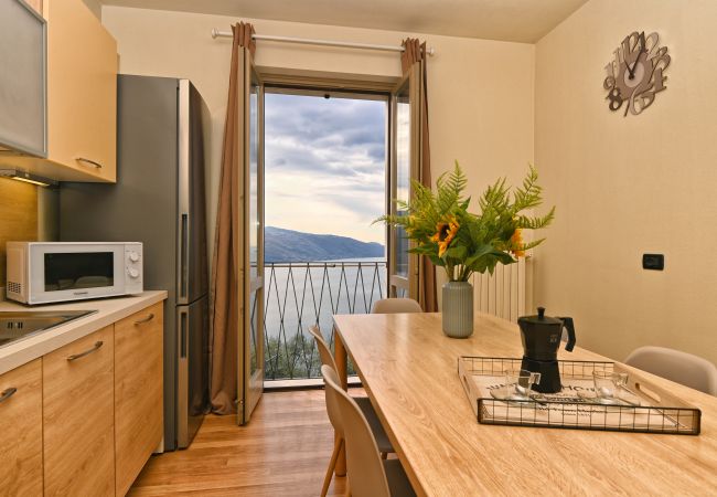 Appartamento a Tignale - La Terrazza sul Lago by Theater Home - con stupenda vista lago Appartamento a Tignale - La Terrazza sul Lago by Theater Home - con stupenda vista lago