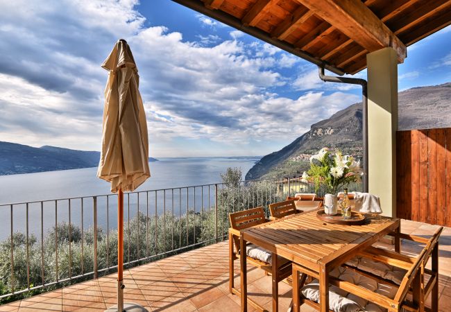 Appartamento a Tignale - La Terrazza sul Lago by Theater Home - con stupenda vista lago Appartamento a Tignale - La Terrazza sul Lago by Theater Home - con stupenda vista lago
