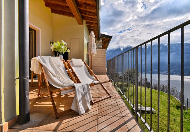 Appartamento a Tignale - La Terrazza sul Lago by Theater Home - con stupenda vista lago Appartamento a Tignale - La Terrazza sul Lago by Theater Home - con stupenda vista lago