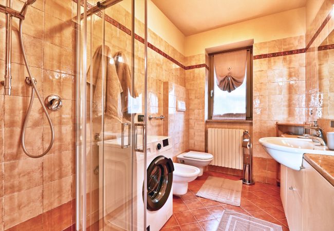 Appartamento a Tignale - La Terrazza sul Lago by Theater Home - con stupenda vista lago Appartamento a Tignale - La Terrazza sul Lago by Theater Home - con stupenda vista lago