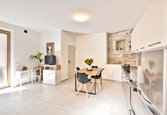 Appartamento a Tignale - Appartamento Andrì by Theater Home - recentemente ristrutturato e dotato di ogni comfort Appartamento a Tignale - Appartamento Andrì by Theater Home - recentemente ristrutturato e dotato di ogni comfort