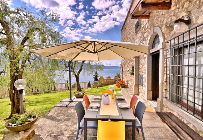 Appartamento a Gargnano - L'Antica Limonaia by Theater Home - con vista lago fantastica e piscina privata Appartamento a Gargnano - L'Antica Limonaia by Theater Home - con vista lago fantastica e piscina privata