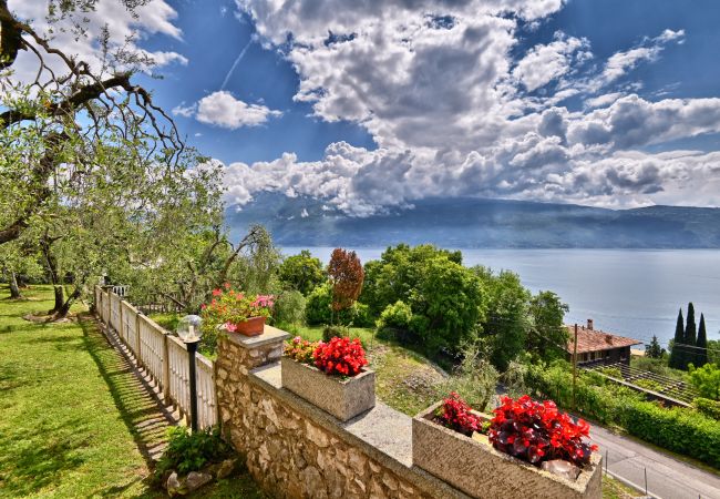 Appartamento a Gargnano - L'Antica Limonaia by Theater Home - con vista lago fantastica e piscina privata Appartamento a Gargnano - L'Antica Limonaia by Theater Home - con vista lago fantastica e piscina privata