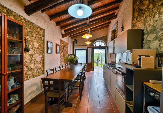 Appartamento a Gargnano - L'Antica Limonaia by Theater Home - con vista lago fantastica e piscina privata Appartamento a Gargnano - L'Antica Limonaia by Theater Home - con vista lago fantastica e piscina privata