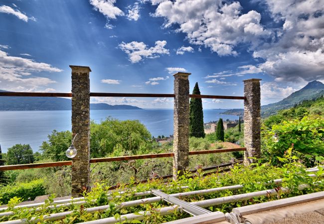 Appartamento a Gargnano - L'Antica Limonaia by Theater Home - con vista lago fantastica e piscina privata Appartamento a Gargnano - L'Antica Limonaia by Theater Home - con vista lago fantastica e piscina privata