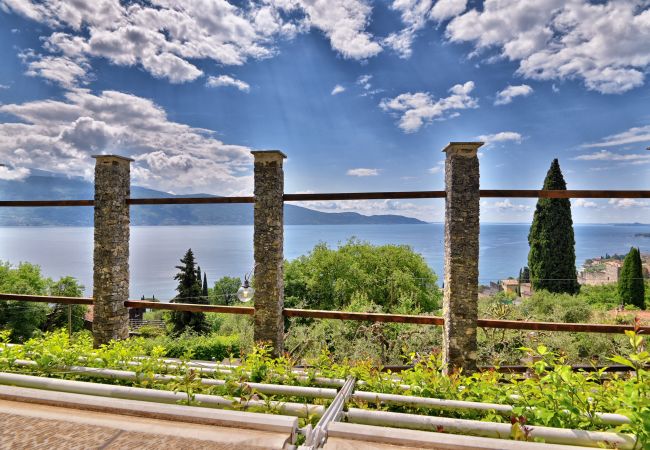 Appartamento a Gargnano - L'Antica Limonaia by Theater Home - con vista lago fantastica e piscina privata Appartamento a Gargnano - L'Antica Limonaia by Theater Home - con vista lago fantastica e piscina privata