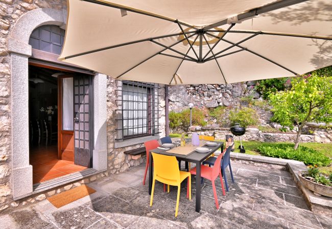 Appartamento a Gargnano - L'Antica Limonaia by Theater Home - con vista lago fantastica e piscina privata Appartamento a Gargnano - L'Antica Limonaia by Theater Home - con vista lago fantastica e piscina privata