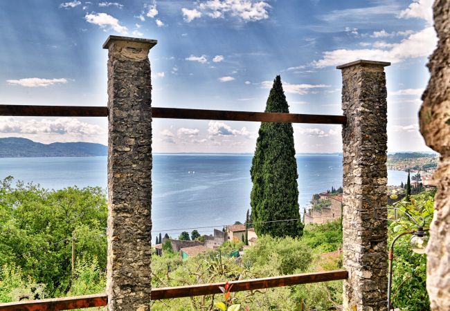 Appartamento a Gargnano - L'Antica Limonaia by Theater Home - con vista lago fantastica e piscina privata Appartamento a Gargnano - L'Antica Limonaia by Theater Home - con vista lago fantastica e piscina privata