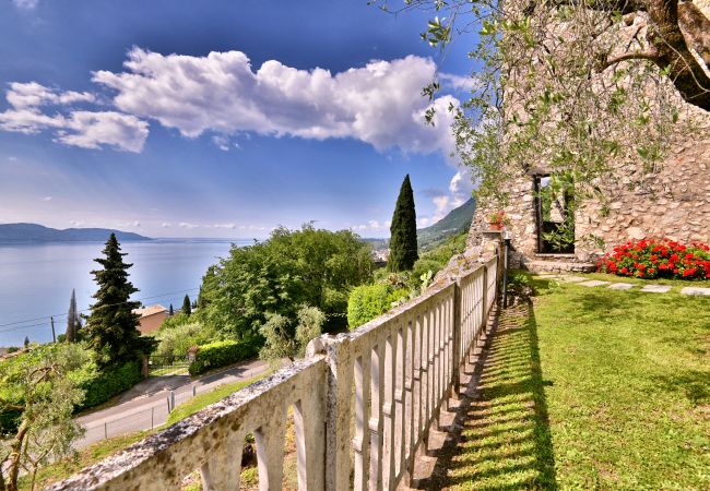 Appartamento a Gargnano - L'Antica Limonaia by Theater Home - con vista lago fantastica e piscina privata Appartamento a Gargnano - L'Antica Limonaia by Theater Home - con vista lago fantastica e piscina privata