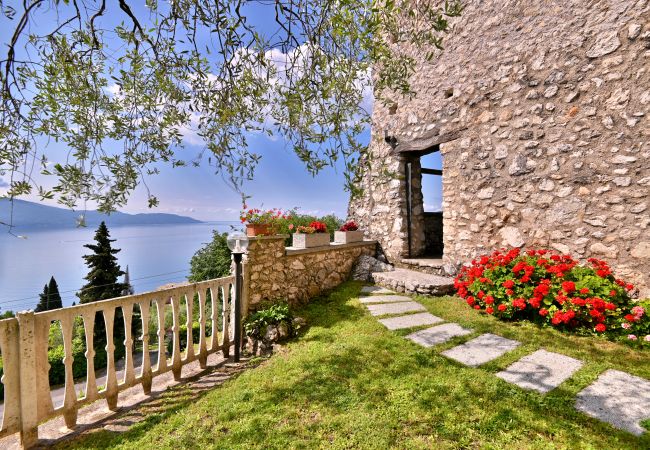 Appartamento a Gargnano - L'Antica Limonaia by Theater Home - con vista lago fantastica e piscina privata Appartamento a Gargnano - L'Antica Limonaia by Theater Home - con vista lago fantastica e piscina privata