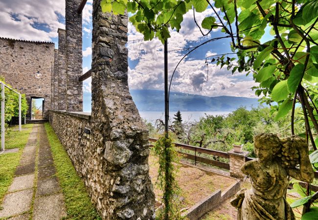 Appartamento a Gargnano - L'Antica Limonaia by Theater Home - con vista lago fantastica e piscina privata Appartamento a Gargnano - L'Antica Limonaia by Theater Home - con vista lago fantastica e piscina privata
