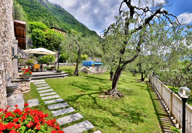 Appartamento a Gargnano - L'Antica Limonaia by Theater Home - con vista lago fantastica e piscina privata Appartamento a Gargnano - L'Antica Limonaia by Theater Home - con vista lago fantastica e piscina privata