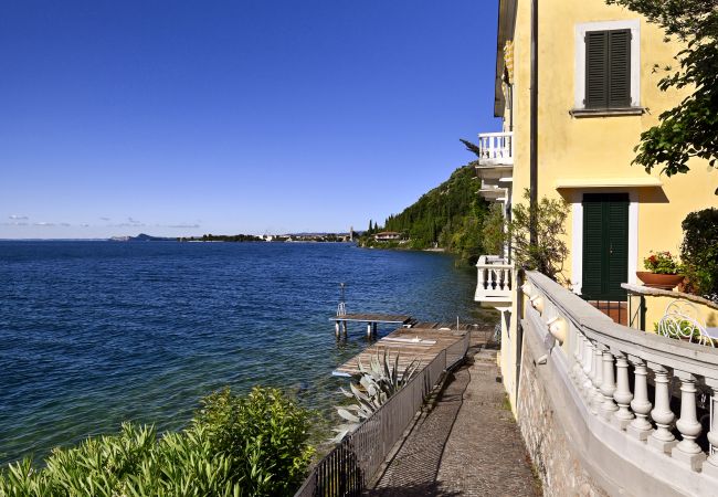 Appartamento a Toscolano-Maderno - Nido nel Cielo by Theater Home, direttamente a lago Appartamento a Toscolano-Maderno - Nido nel Cielo by Theater Home, direttamente a lago