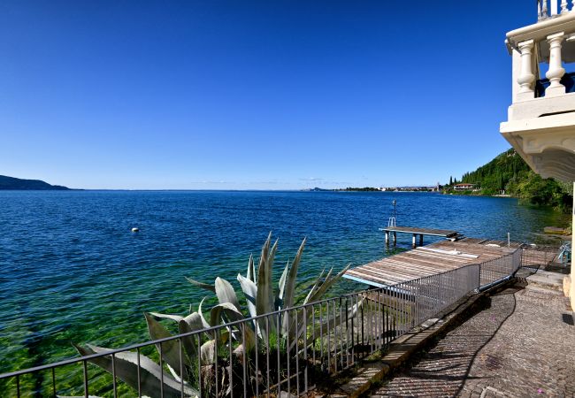 Appartamento a Toscolano-Maderno - Nido nel Cielo by Theater Home, direttamente a lago Appartamento a Toscolano-Maderno - Nido nel Cielo by Theater Home, direttamente a lago