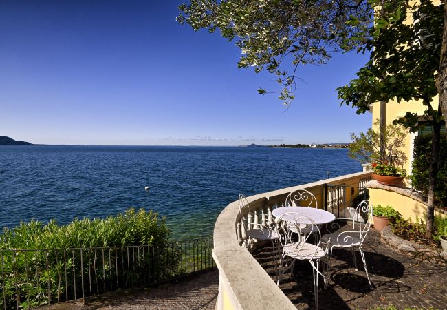 Appartamento a Toscolano-Maderno - Nido nel Cielo by Theater Home, direttamente a lago Appartamento a Toscolano-Maderno - Nido nel Cielo by Theater Home, direttamente a lago