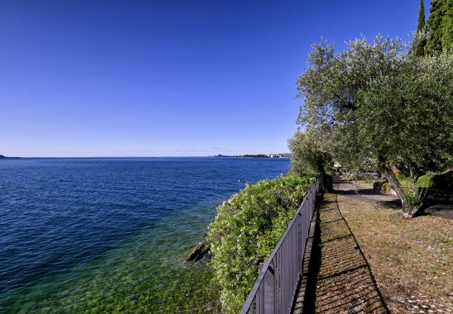 Appartamento a Toscolano-Maderno - Nido nel Cielo by Theater Home, direttamente a lago Appartamento a Toscolano-Maderno - Nido nel Cielo by Theater Home, direttamente a lago