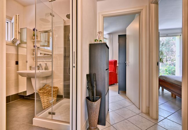 Appartamento a Toscolano-Maderno - Casa mia by Theater Home - con giardino e piscina Appartamento a Toscolano-Maderno - Casa mia by Theater Home - con giardino e piscina