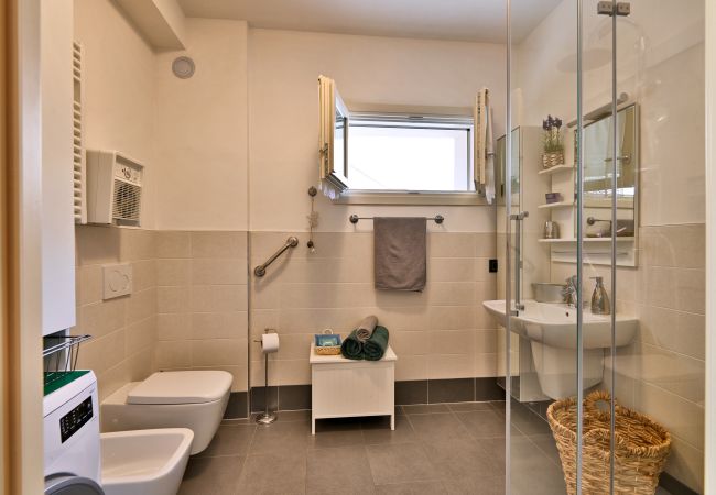 Appartamento a Toscolano-Maderno - Casa mia by Theater Home - con giardino e piscina Appartamento a Toscolano-Maderno - Casa mia by Theater Home - con giardino e piscina