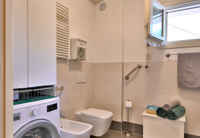 Appartamento a Toscolano-Maderno - Casa mia by Theater Home - con giardino e piscina Appartamento a Toscolano-Maderno - Casa mia by Theater Home - con giardino e piscina