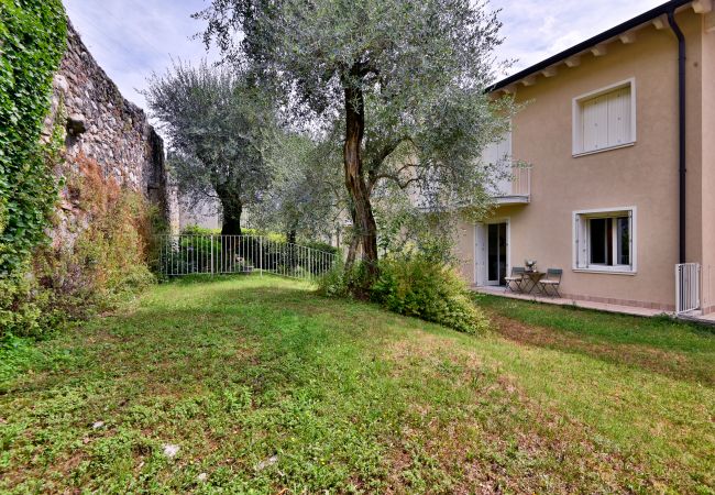 Appartamento a Toscolano-Maderno - Casa mia by Theater Home - con giardino e piscina Appartamento a Toscolano-Maderno - Casa mia by Theater Home - con giardino e piscina