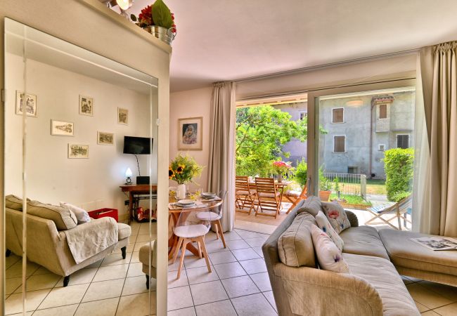 Appartamento a Toscolano-Maderno - Casa mia by Theater Home - con giardino e piscina Appartamento a Toscolano-Maderno - Casa mia by Theater Home - con giardino e piscina